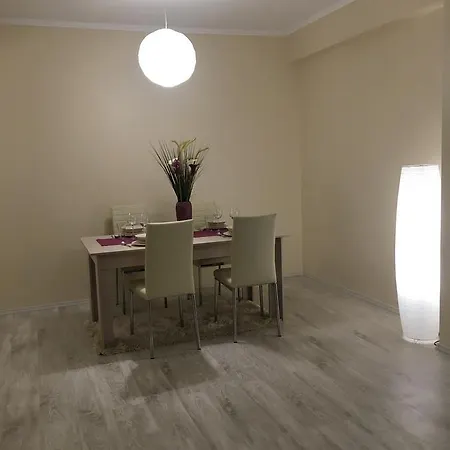 Apartament Yolo Apartmán Palazu Mare